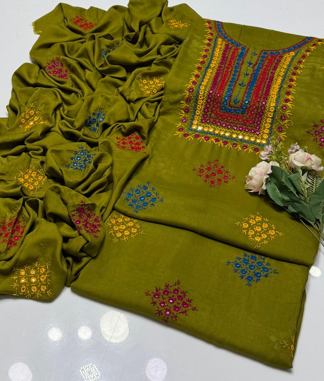 HANDMAD EMBRIDERD LINEN SUITS